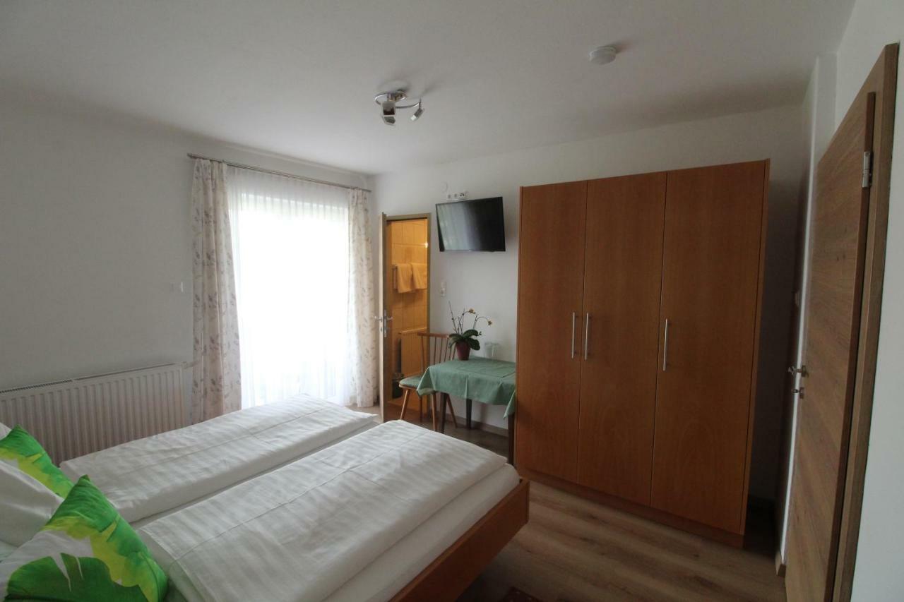 Kusternighof Hotel Velden am Woerthersee Exterior photo